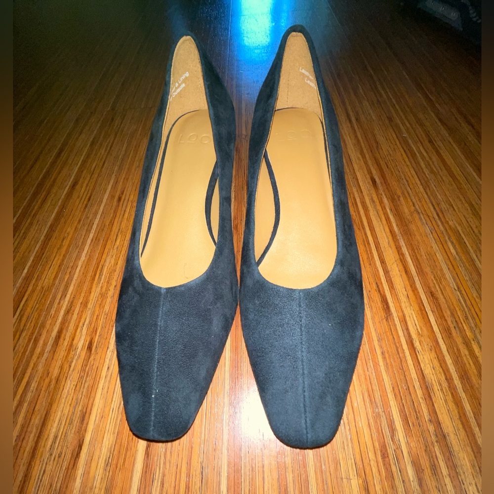 Loq

Women's Frida Almond Toe Suede Mid-Heel Pumps